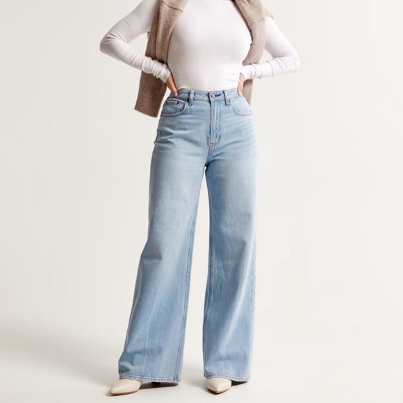 A&F Curve Love High Rise Wide Leg Jean - Picture 1 of 6